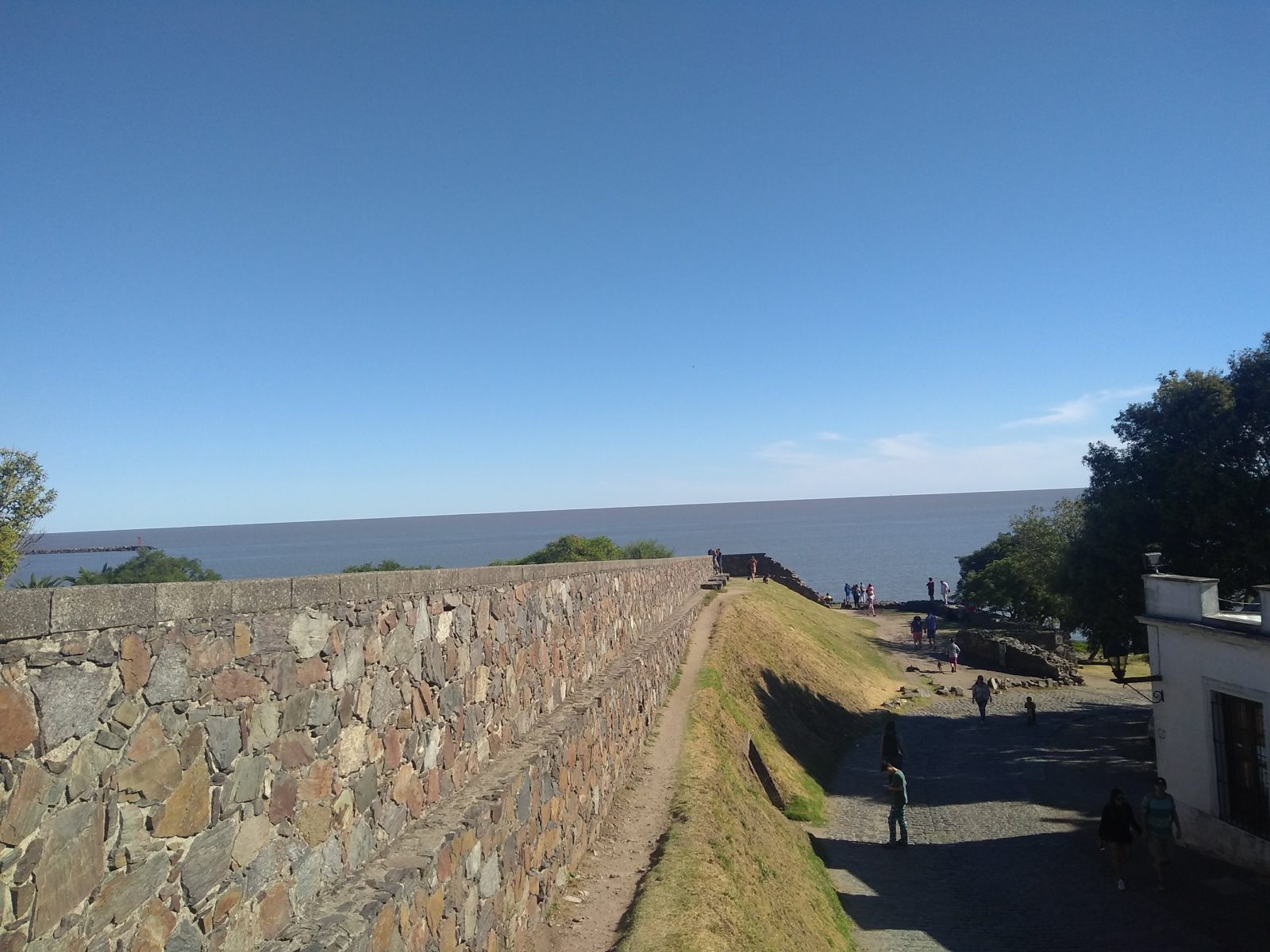 Farol de Colônia do Sacramento sobre as ruínas do convento de São Francisco