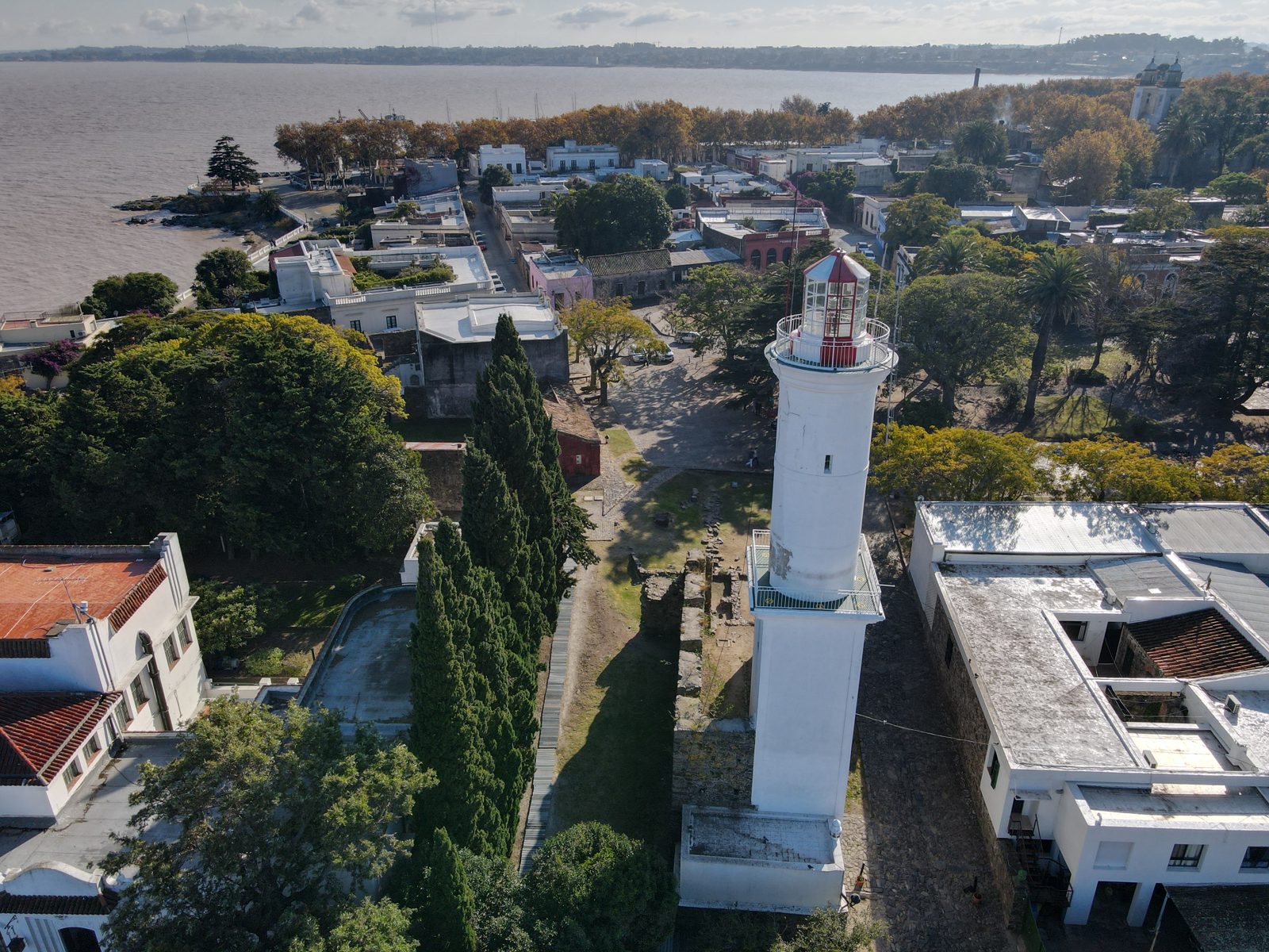 Farol de Colônia do Sacramento sobre as ruínas do convento de São Francisco
