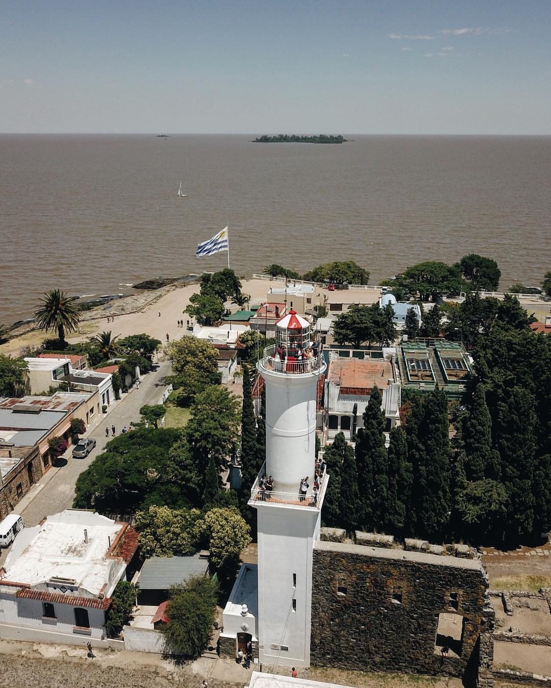 Farol de Colônia do Sacramento sobre as ruínas do convento de São Francisco