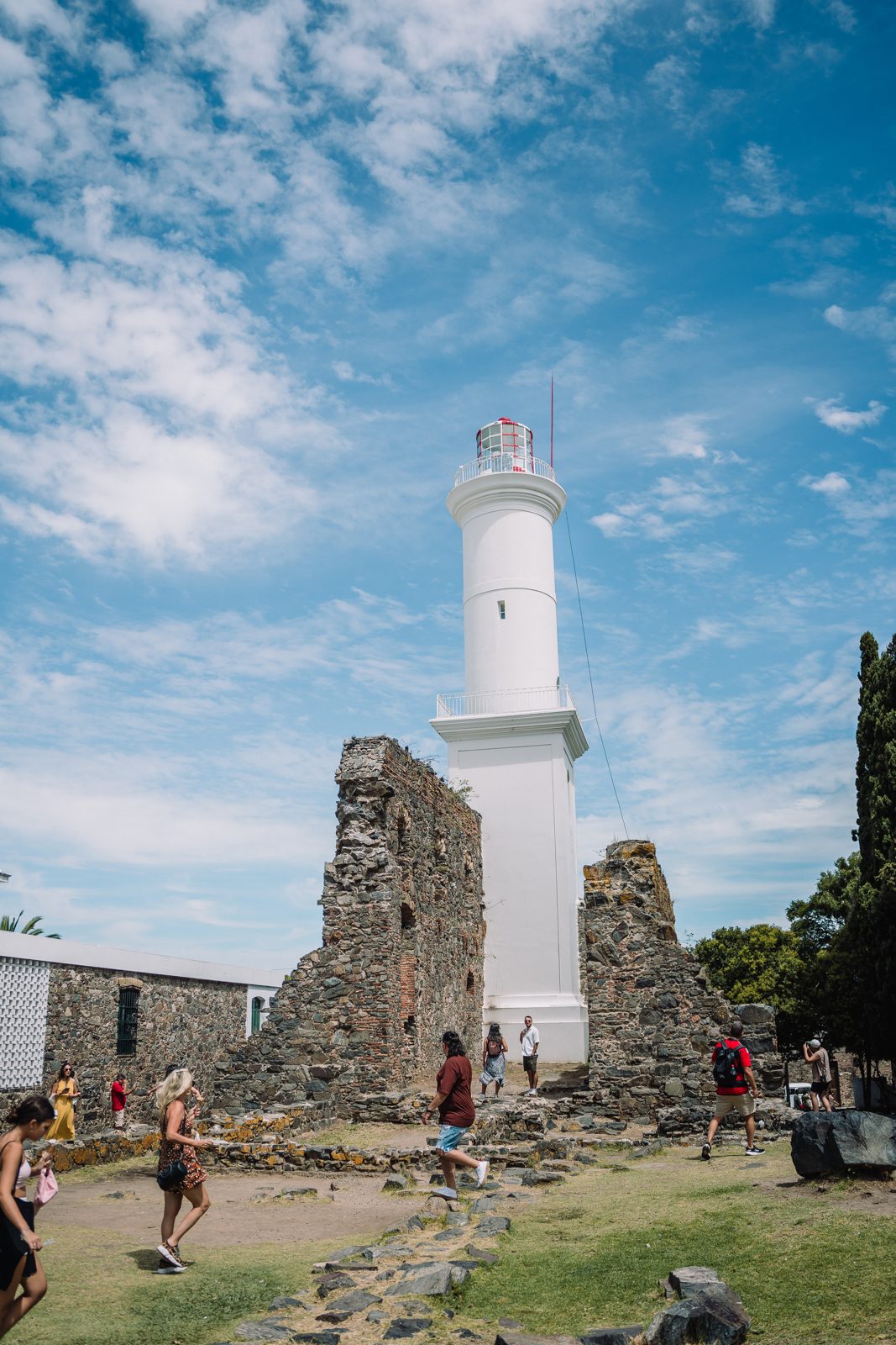 Farol de Colônia do Sacramento sobre as ruínas do convento de São Francisco