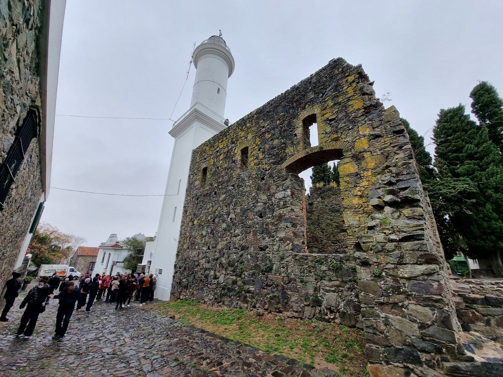 Farol de Colônia do Sacramento sobre as ruínas do convento de São Francisco