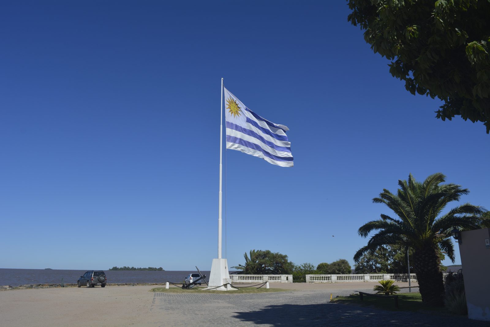 Farol de Colônia do Sacramento sobre as ruínas do convento de São Francisco